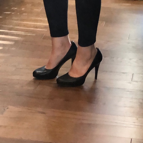 Black leather pumps - Picture 5 of 5